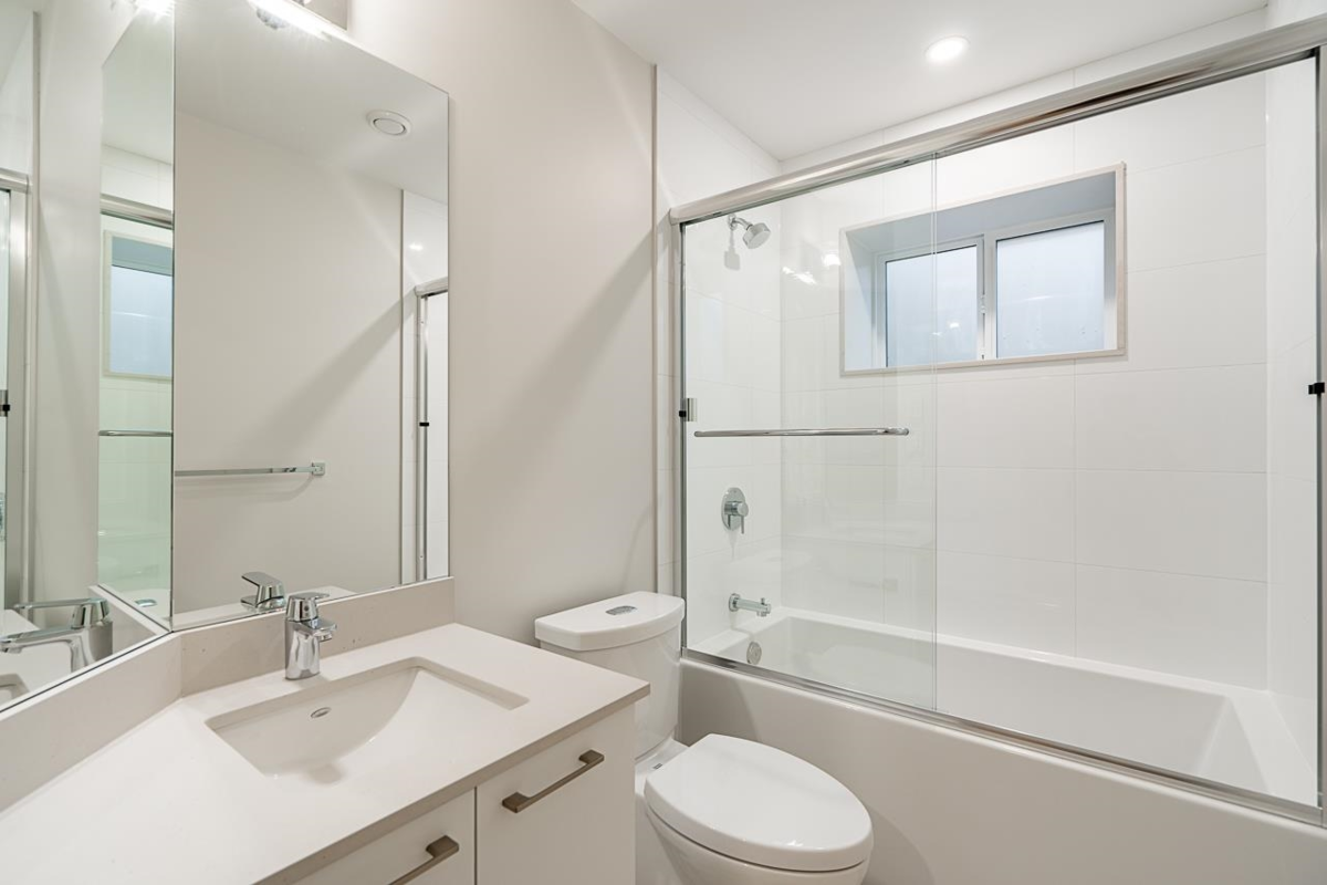 Swimming Pool Photo of 3535 Cambridge Street, Vancouver, BC