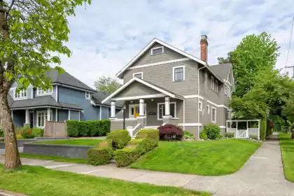 301 Fourth Avenue, New Westminster, BC, New Westminster — Single Family Residence for sale