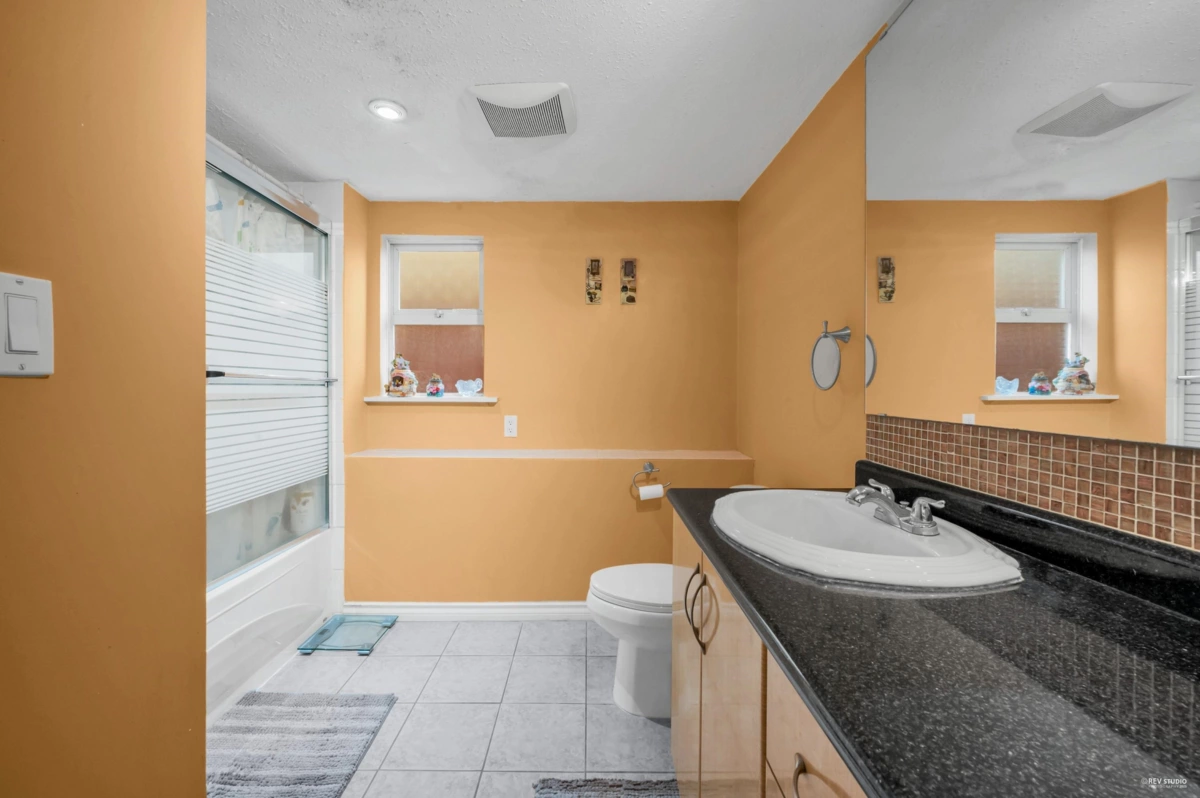 Powder Room Photo of 2785 W 20th Avenue, Vancouver, BC