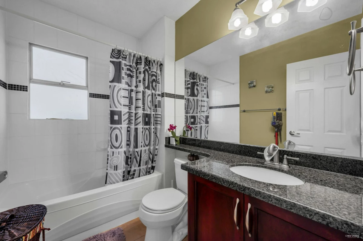 Primary Bathroom Photo of 2785 W 20th Avenue, Vancouver, BC