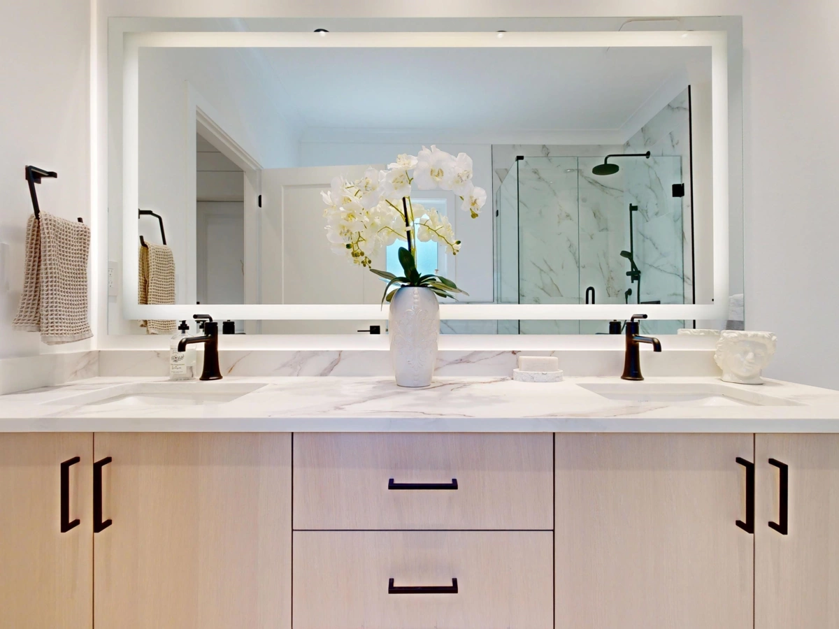 Hot Tub / Spa Photo of 1 7100 Ash Street, Richmond, BC