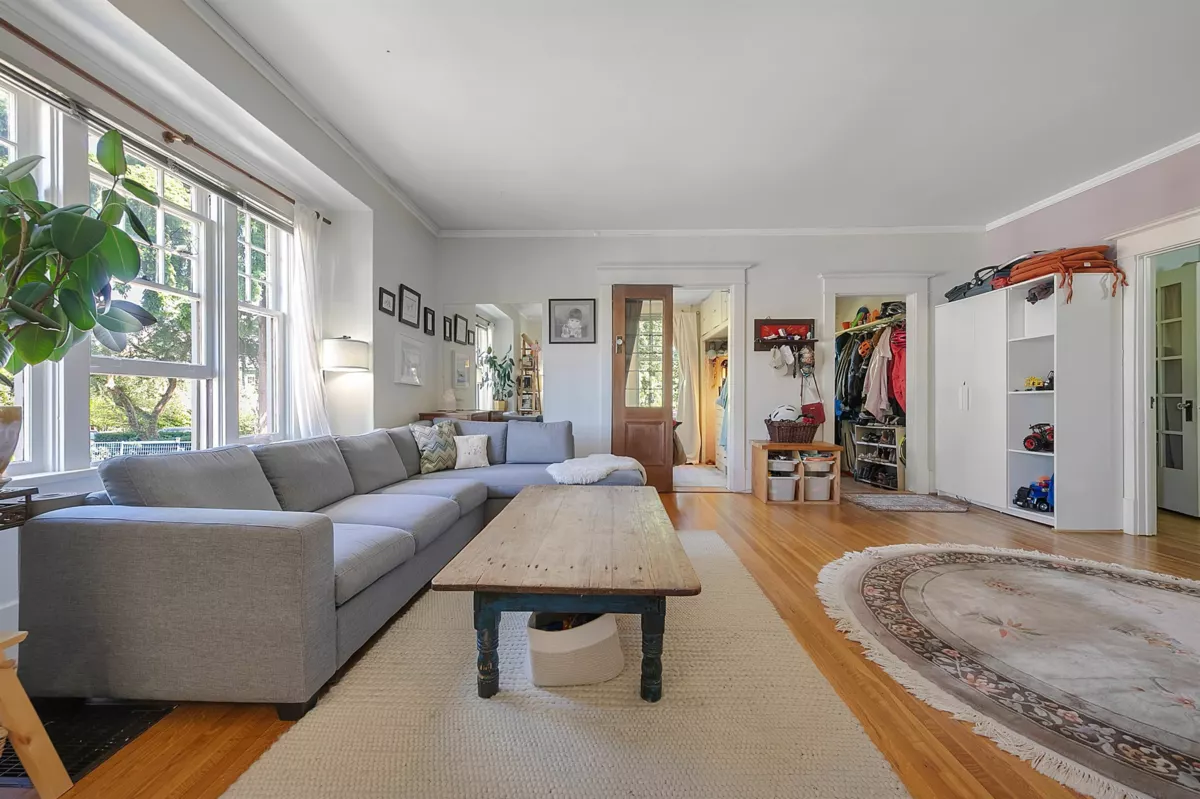Dining Area Photo of 3636 W 3rd Avenue, Vancouver, BC