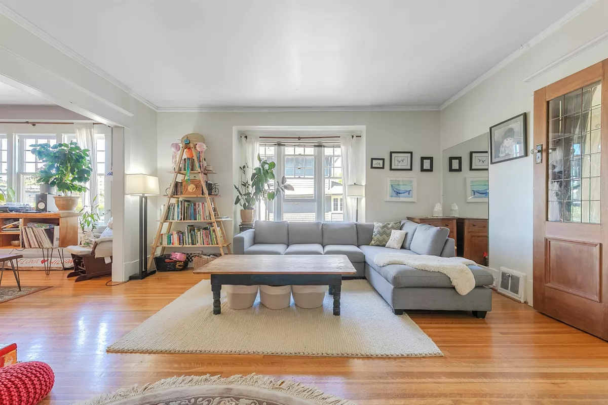 Living Room Photo of 3636 W 3rd Avenue, Vancouver, BC