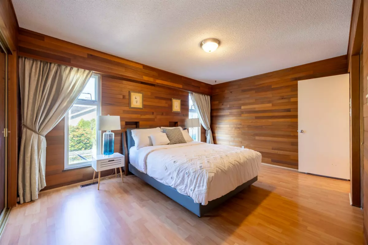 Entry Foyer Photo of 528 Ascot Street, Coquitlam, BC