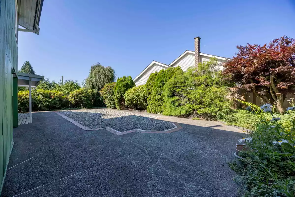 Garden / Landscaping Photo of 528 Ascot Street, Coquitlam, BC