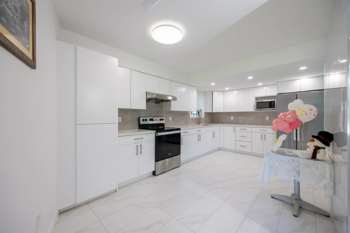 Kitchen Photo of 528 Ascot Street, Coquitlam, BC