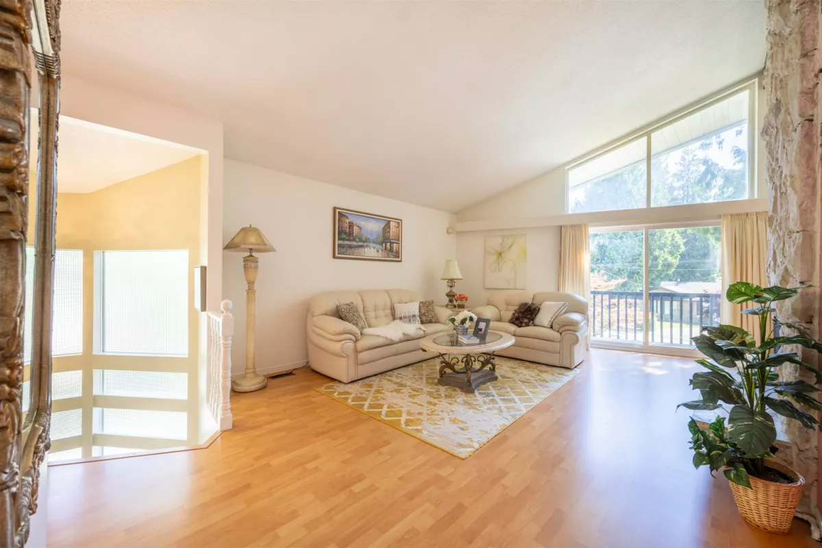 Walk-In Closet Photo of 528 Ascot Street, Coquitlam, BC