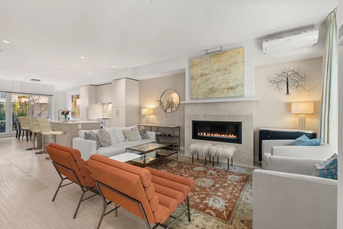 Family Room Photo of 2 4050 Ash Street, Vancouver, BC