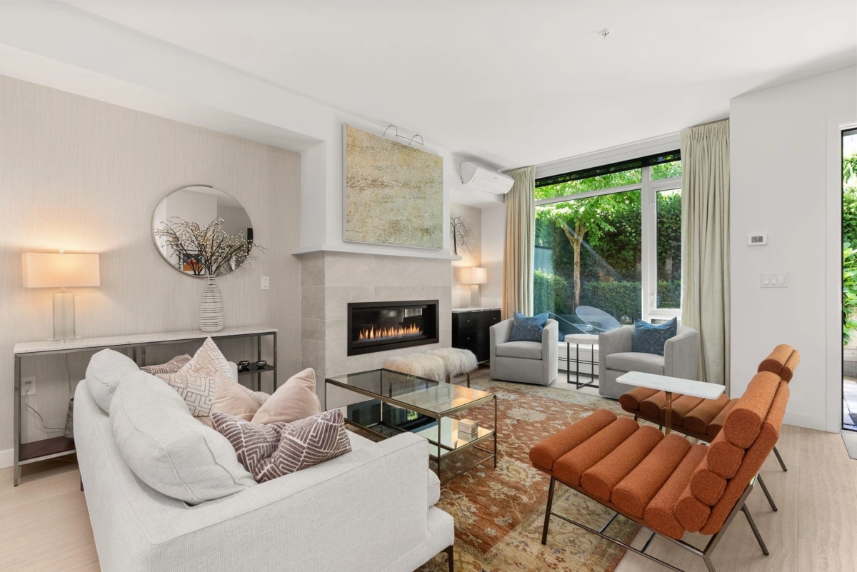 Living Room Photo of 2 4050 Ash Street, Vancouver, BC