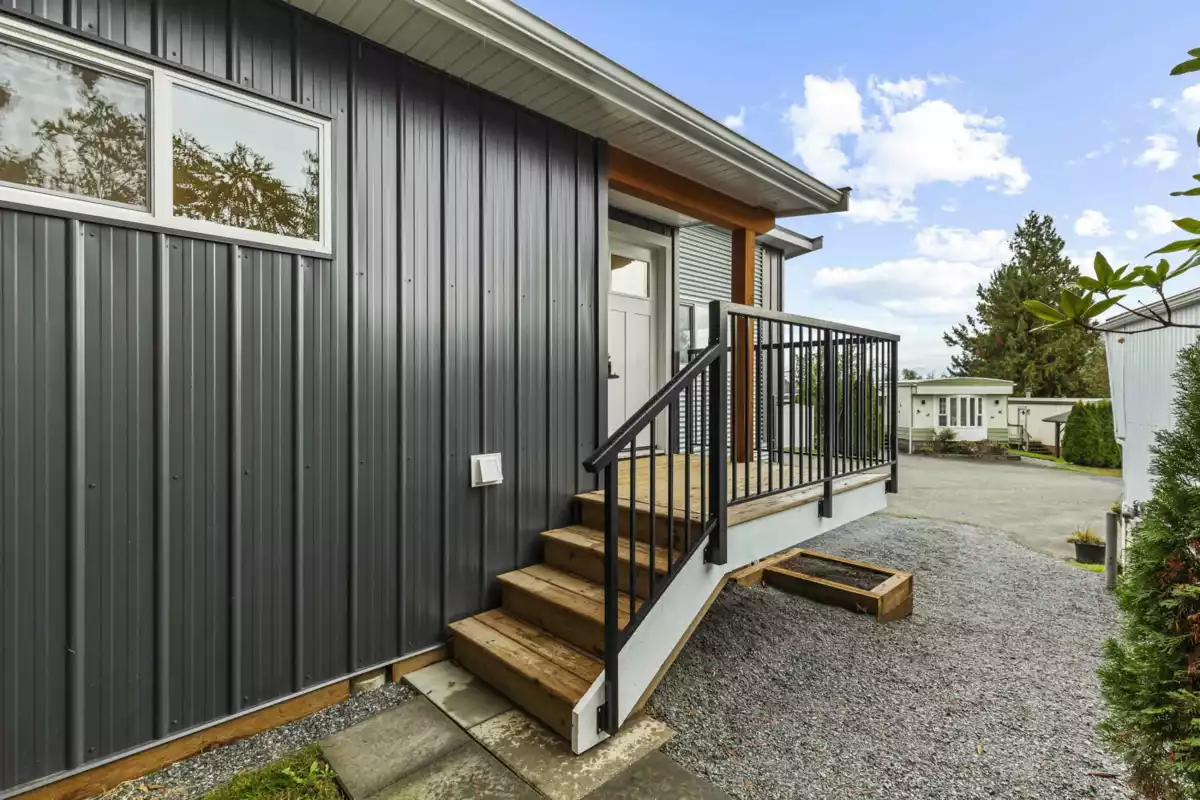 Kitchen Island Photo of 10 34519 Lougheed Highway, Mission, BC
