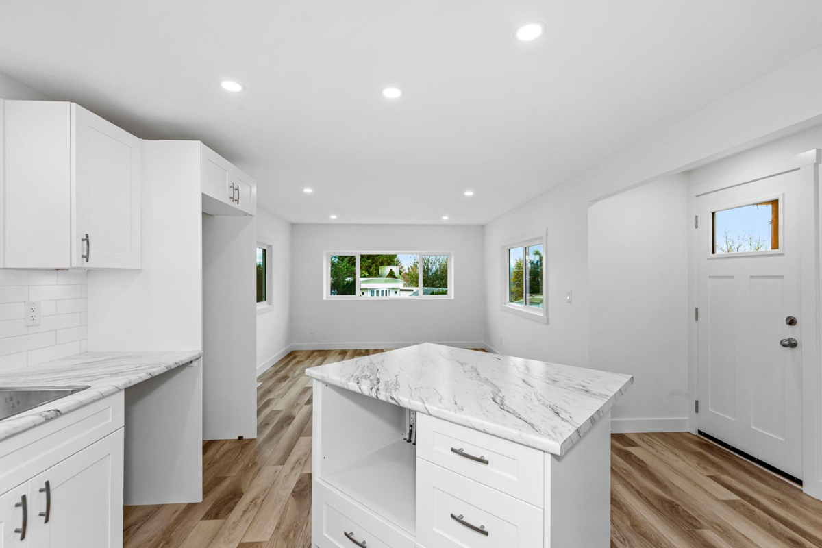 Walk-In Closet Photo of 10 34519 Lougheed Highway, Mission, BC