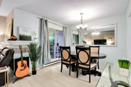 Kitchen Photo of 2 10094 154 Street, Surrey, BC