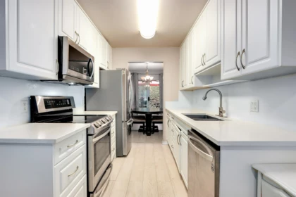 Walk-In Closet Photo of 2 10094 154 Street, Surrey, BC