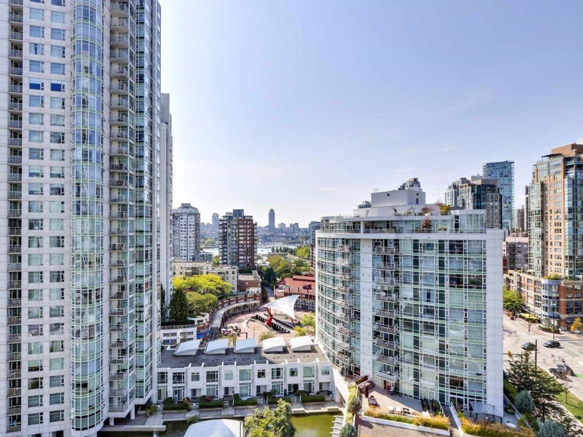 Walk-In Closet Photo of 1708 198 Aquarius Mews, Vancouver, BC