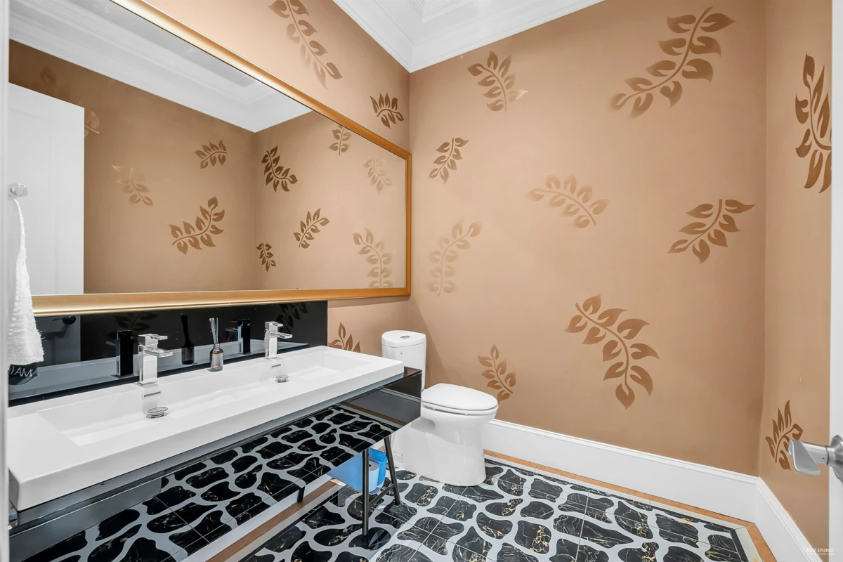 Breakfast Nook Photo of 10651 Granville Avenue, Richmond, BC