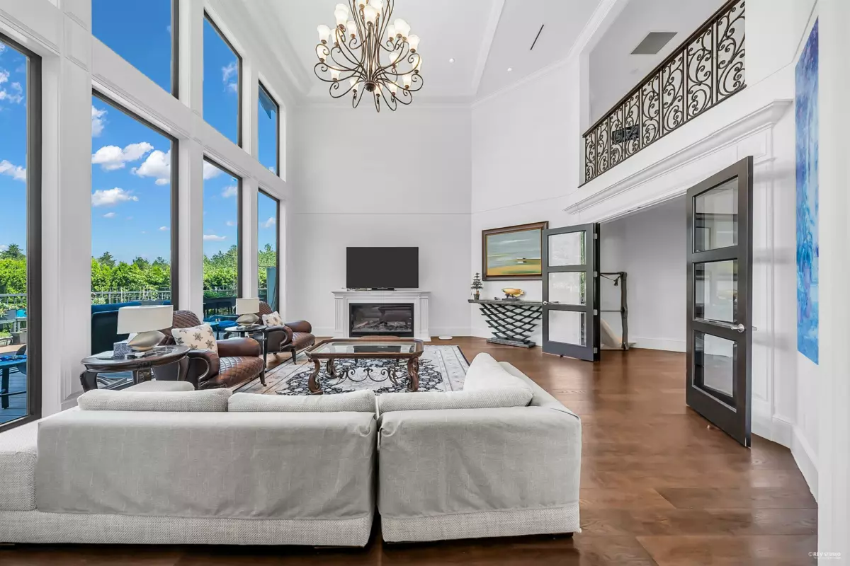 Dining Area Photo of 10651 Granville Avenue, Richmond, BC