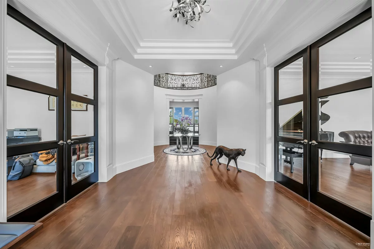 Kitchen Island Photo of 10651 Granville Avenue, Richmond, BC