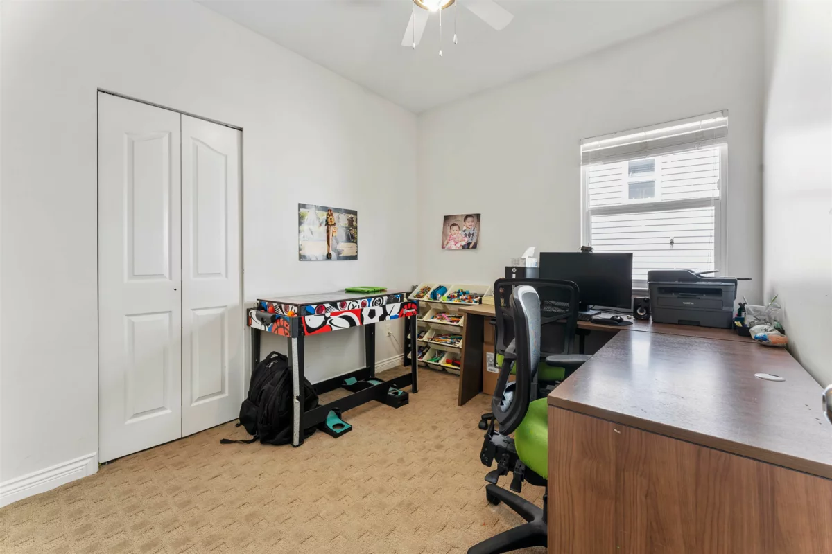 Entry Foyer Photo of 3554 Thurston Place, Abbotsford, BC