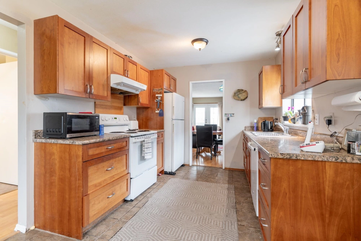 Kitchen Island Photo of 3171 Chatham Street, Richmond, BC