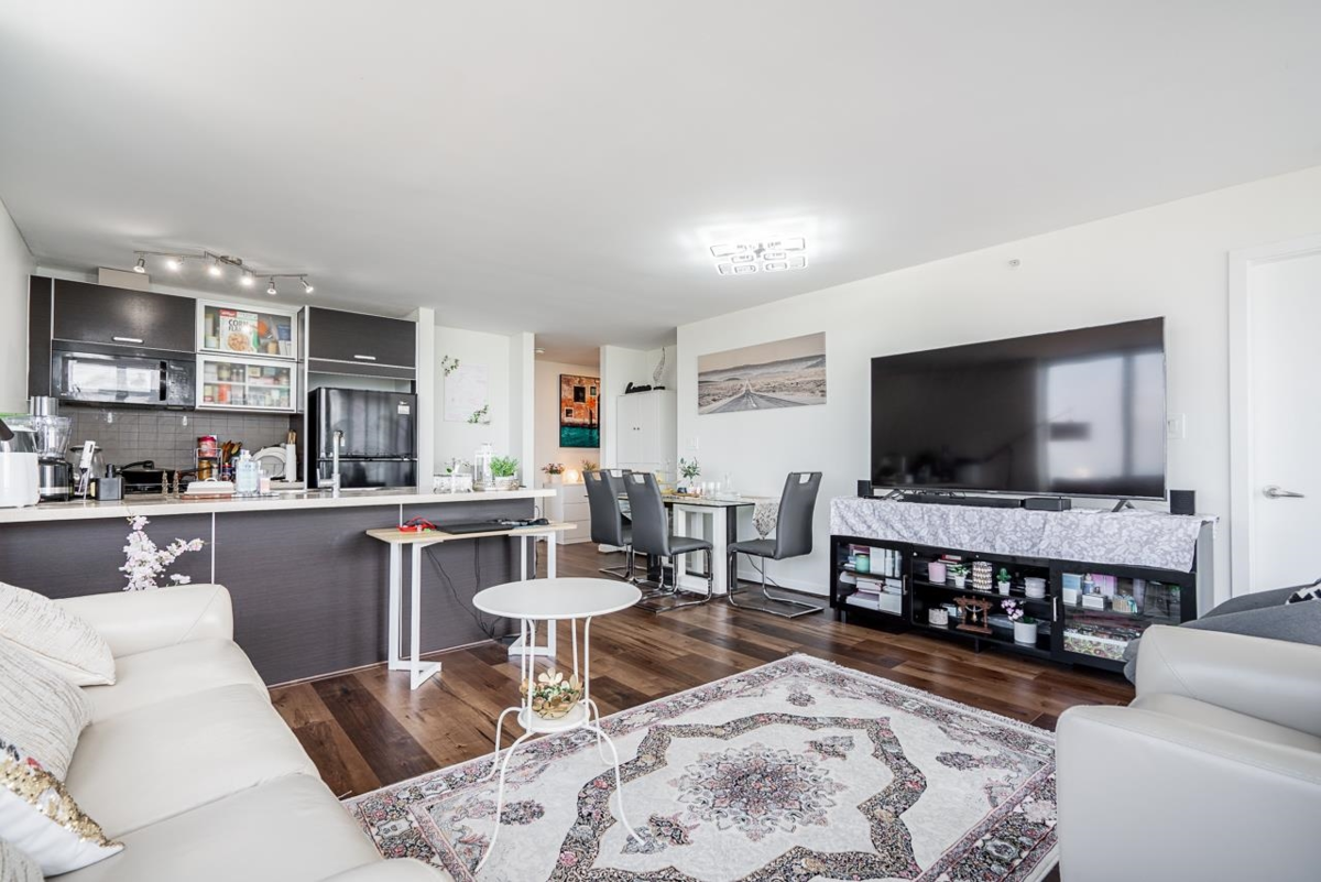 Kitchen Photo of 3504 13688 100 Avenue, Surrey, BC