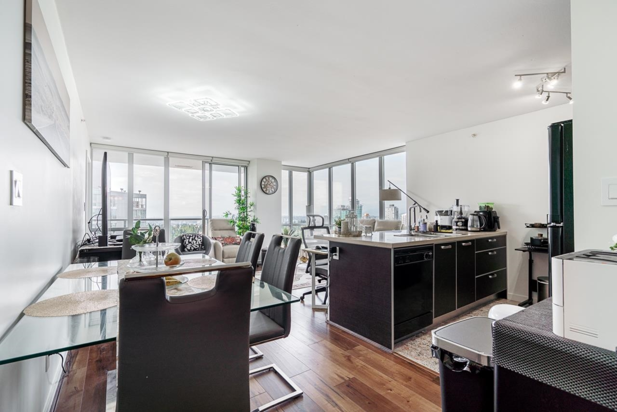 Primary Bathroom Photo of 3504 13688 100 Avenue, Surrey, BC