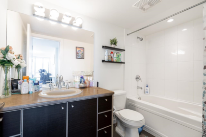 Laundry Room Photo of 3504 13688 100 Avenue, Surrey, BC