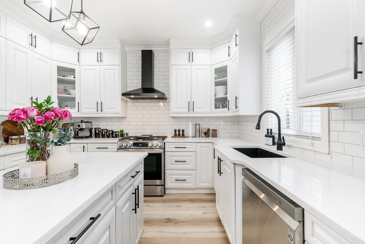 Kitchen Photo of 7077 149a Street, Surrey, BC