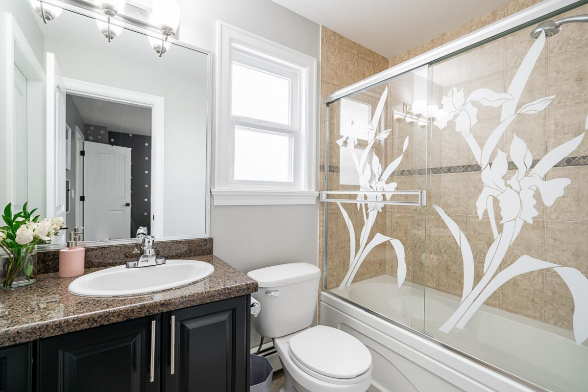 Laundry Room Photo of 7077 149a Street, Surrey, BC