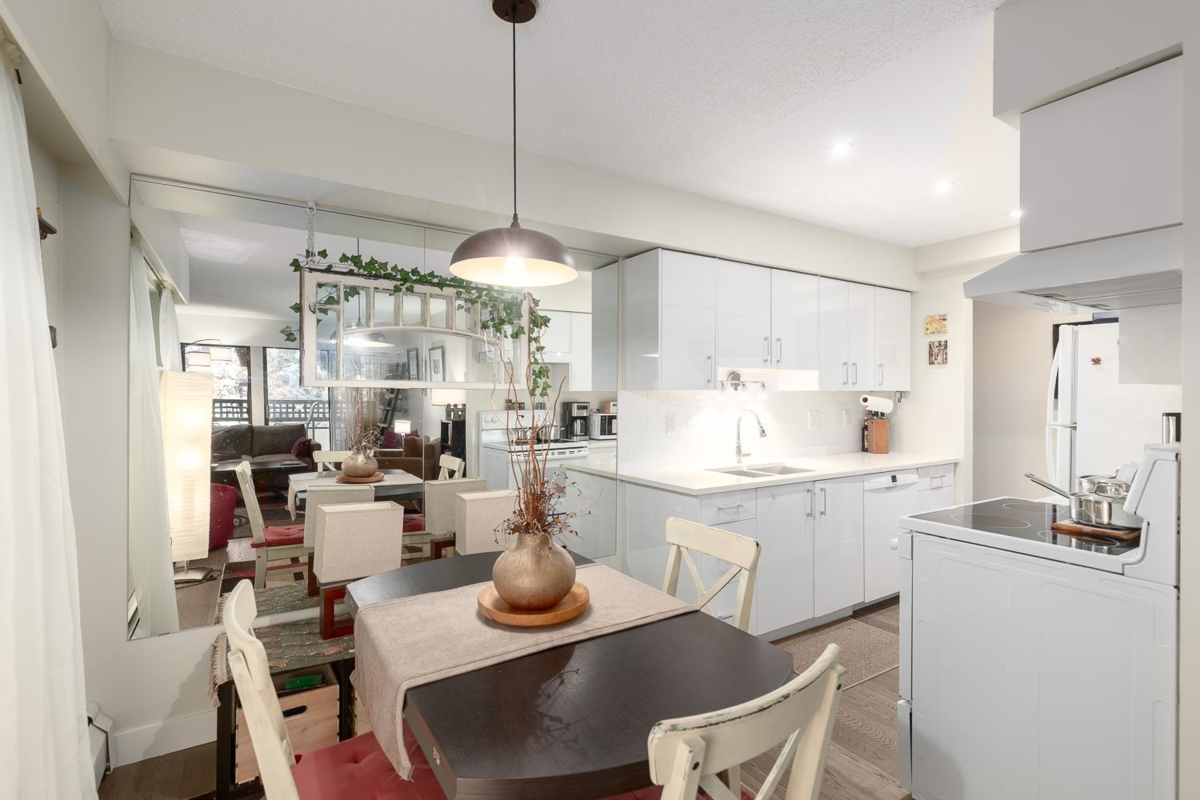 Dining Area Photo of 218 2320 W 40th Avenue, Vancouver, BC