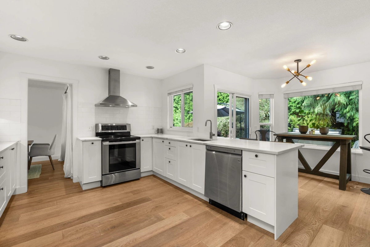 Breakfast Nook Photo of 6185 170a Street, Surrey, BC