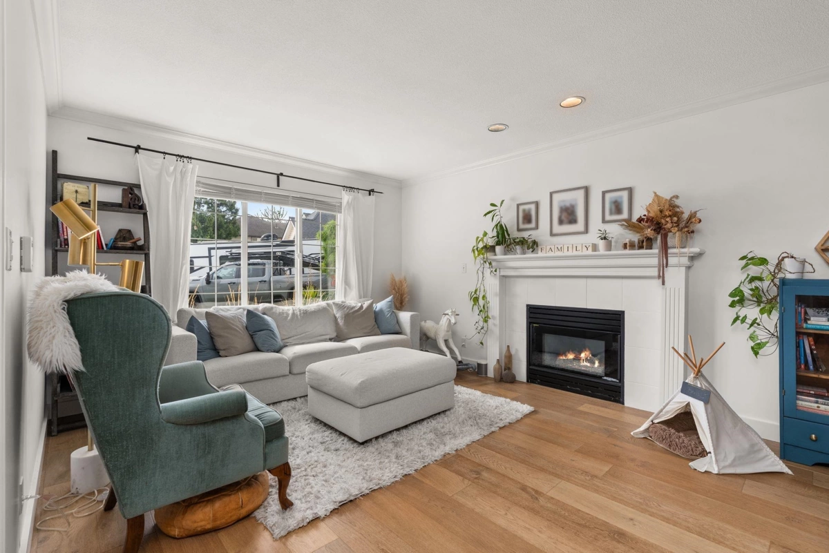 Family Room Photo of 6185 170a Street, Surrey, BC