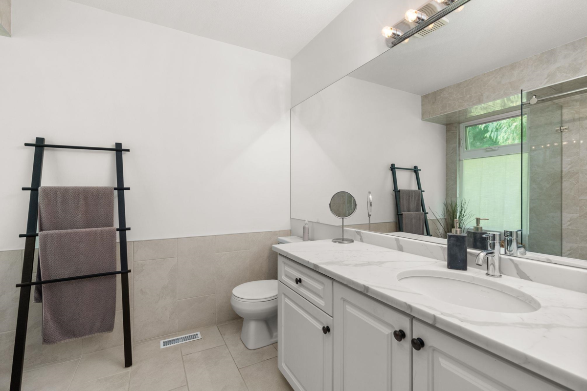 Mudroom Photo of 6185 170a Street, Surrey, BC