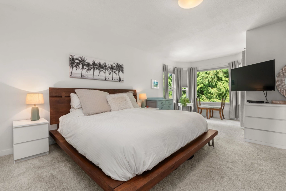 Powder Room Photo of 6185 170a Street, Surrey, BC