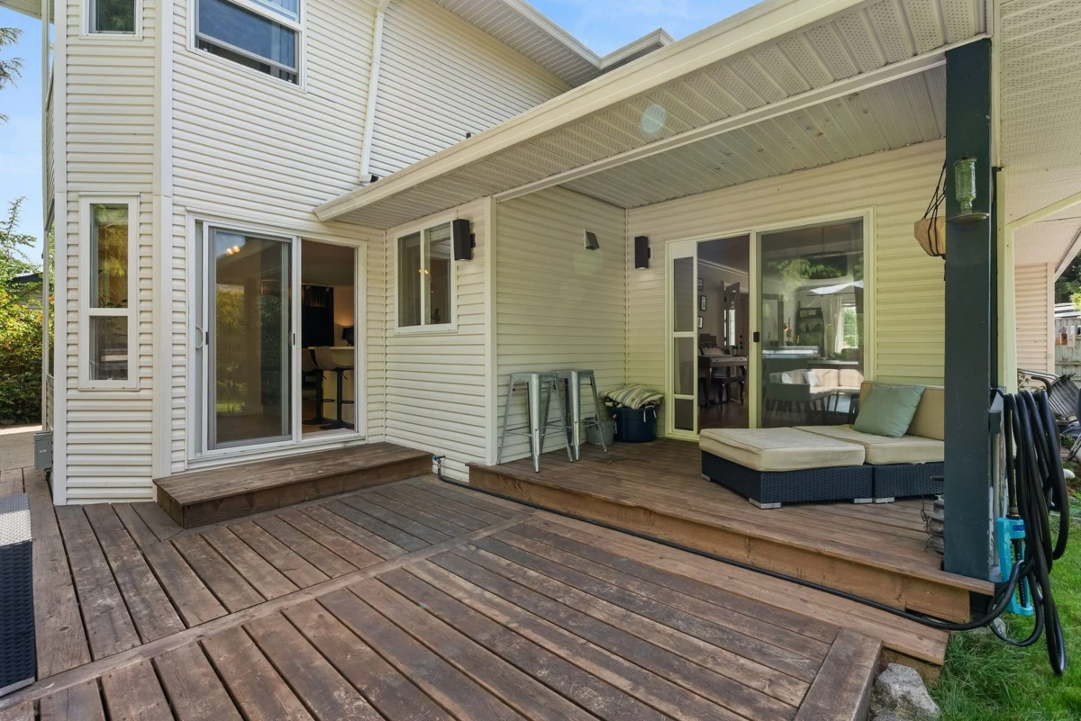 Swimming Pool Photo of 6185 170a Street, Surrey, BC