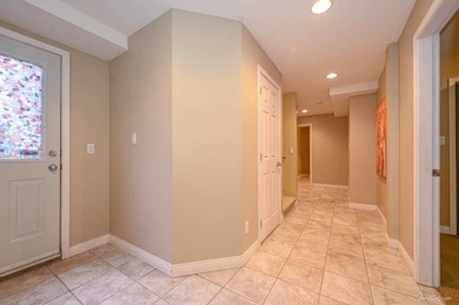 Mudroom Photo of 3458 Rosemary Heights Crescent, Surrey, BC