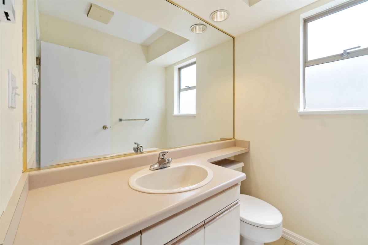 Entry Foyer Photo of 8489 French Street, Vancouver, BC