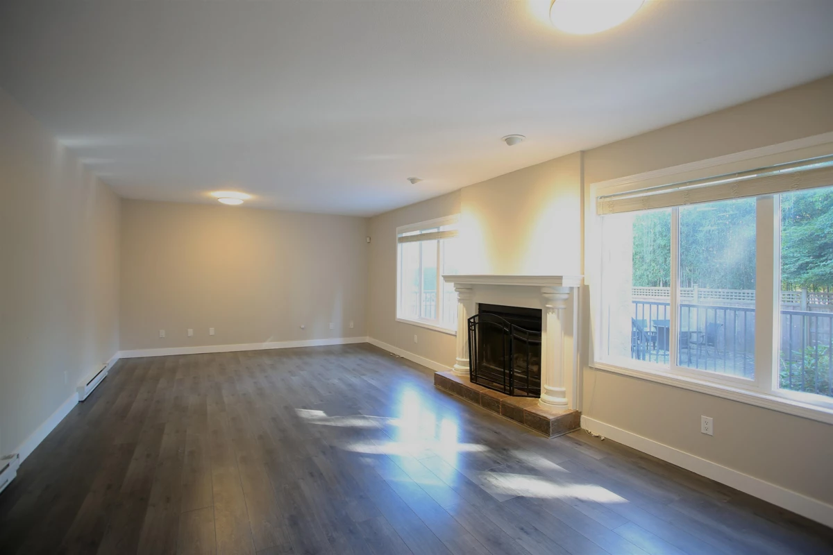 Dining Area Photo of 13572 14a Avenue, Surrey, BC