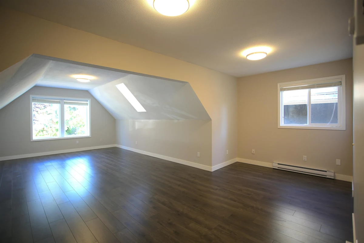 Guest Bathroom Photo of 13572 14a Avenue, Surrey, BC