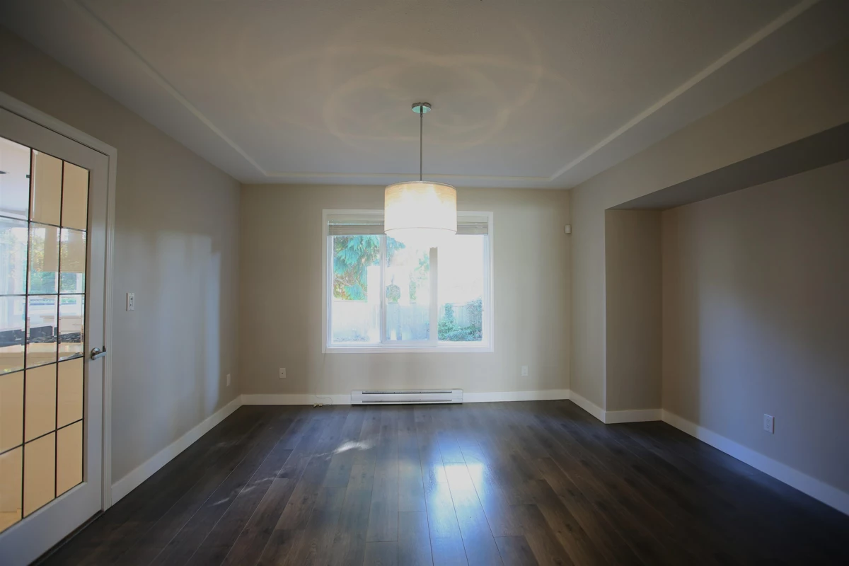 Kitchen Island Photo of 13572 14a Avenue, Surrey, BC