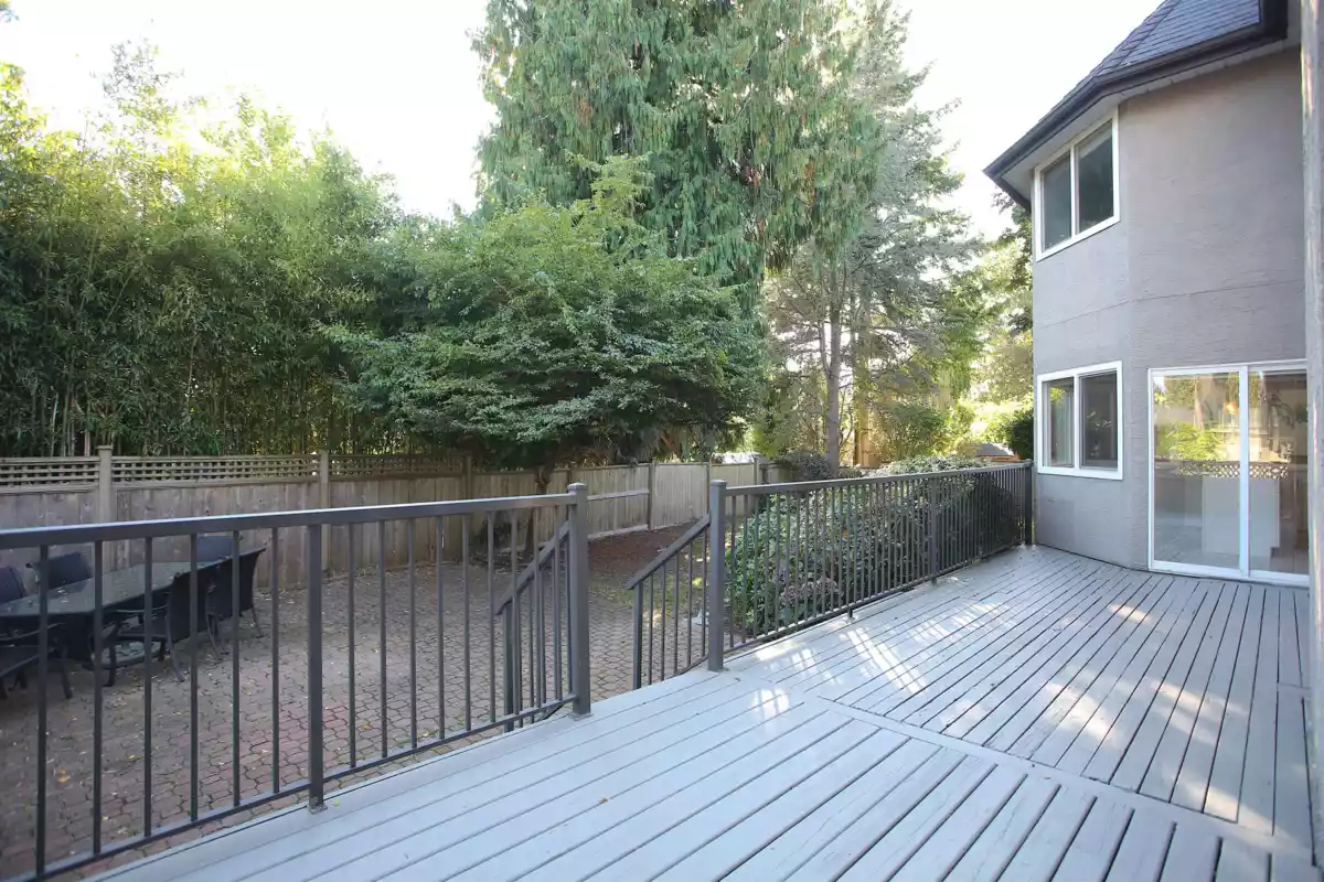 Laundry Room Photo of 13572 14a Avenue, Surrey, BC