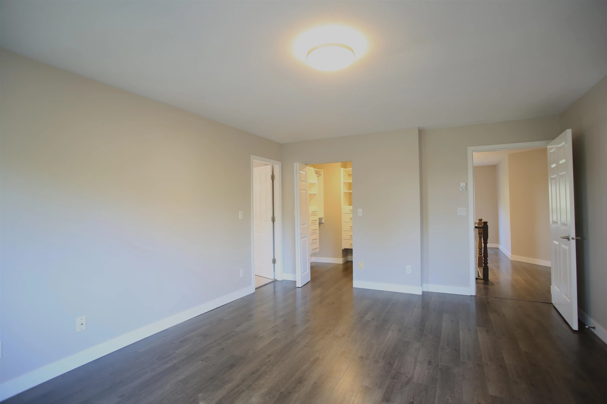 Walk-In Closet Photo of 13572 14a Avenue, Surrey, BC