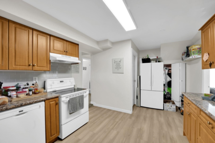 Walk-In Closet Photo of 1457 SE Marine Drive, Vancouver, BC