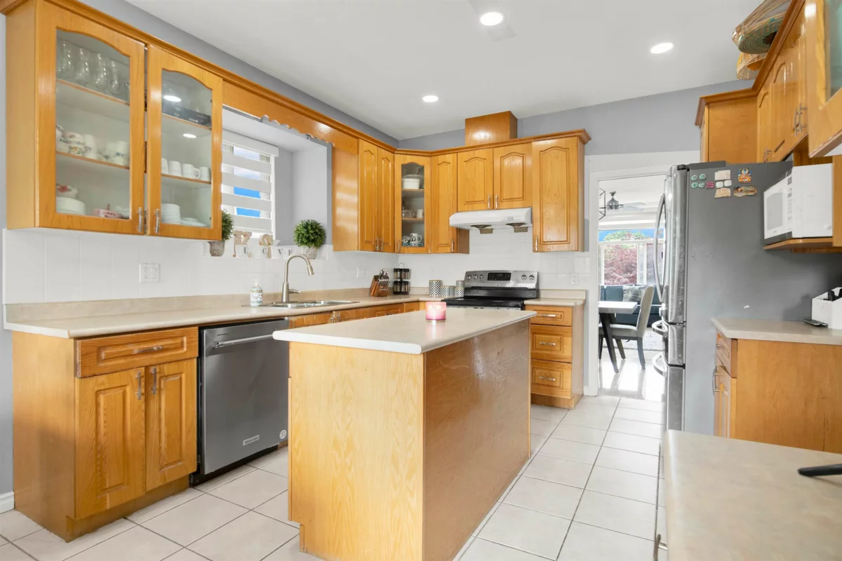 Breakfast Nook Photo of 12462 93a Avenue, Surrey, BC