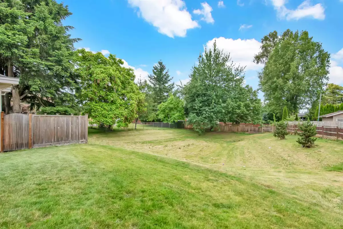 Front Yard Photo of 12462 93a Avenue, Surrey, BC