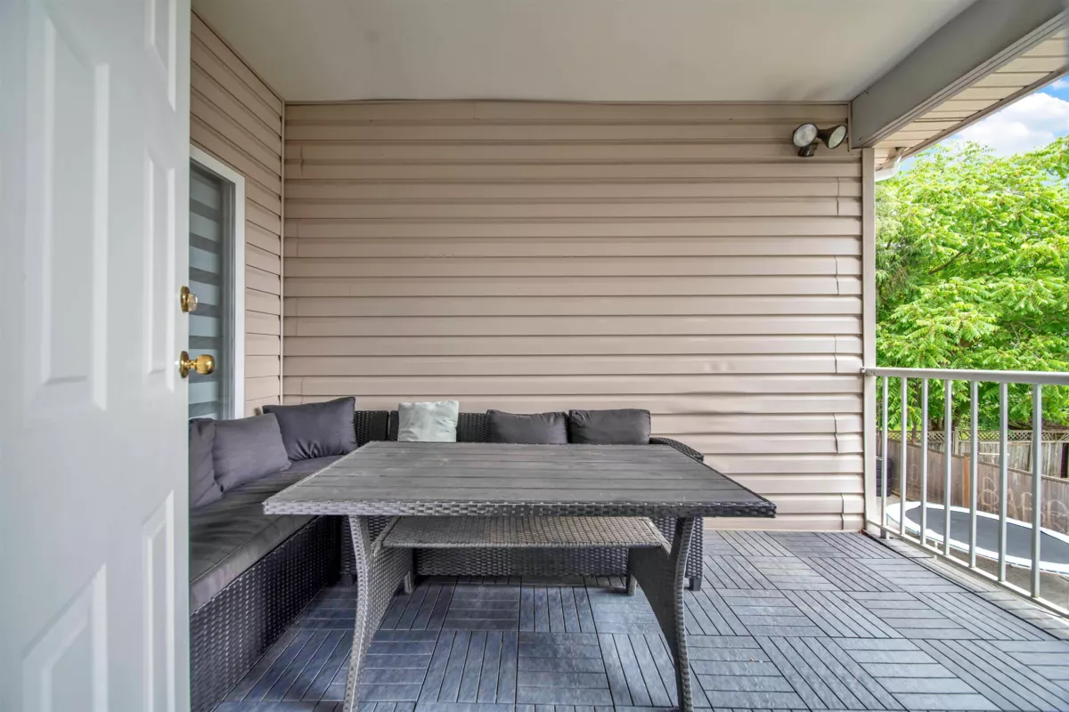 Hallway Photo of 12462 93a Avenue, Surrey, BC