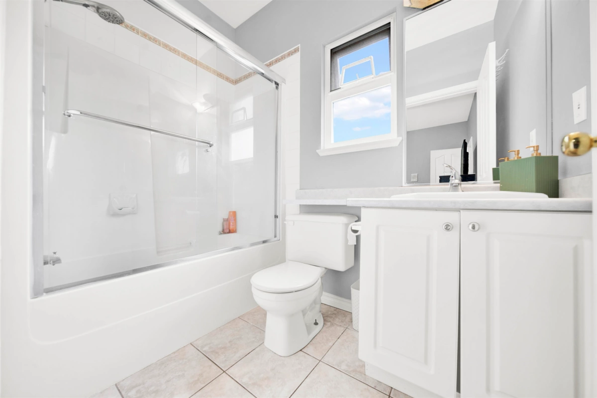 Laundry Room Photo of 12462 93a Avenue, Surrey, BC