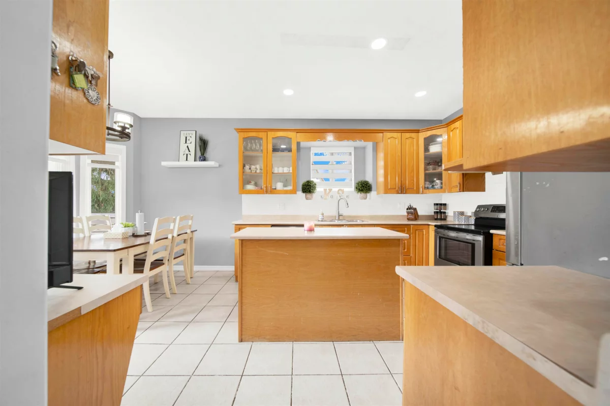 Walk-In Closet Photo of 12462 93a Avenue, Surrey, BC