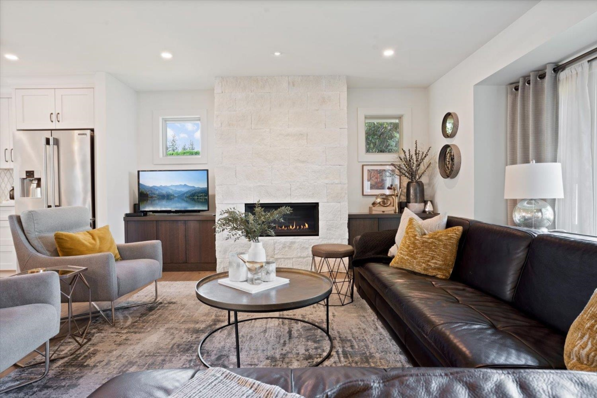 Kitchen Island Photo of 2167 Essex Drive, Abbotsford, BC