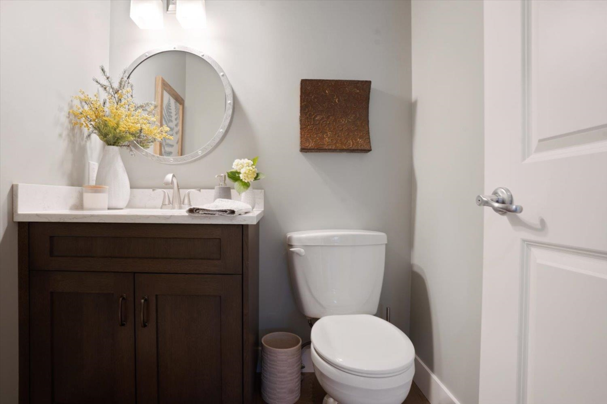 Powder Room Photo of 2167 Essex Drive, Abbotsford, BC