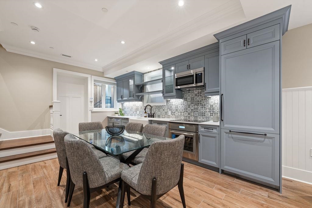 Backyard Photo of 993 Broughton Street, Vancouver, BC